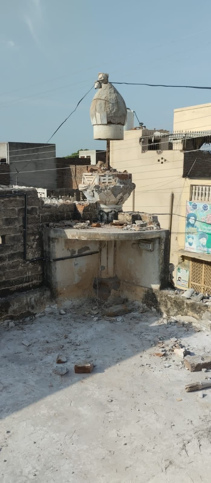 Sargodha: The miscreants desecrated the Minarets and the Dome of the Ahmadiyya Place of Worship.